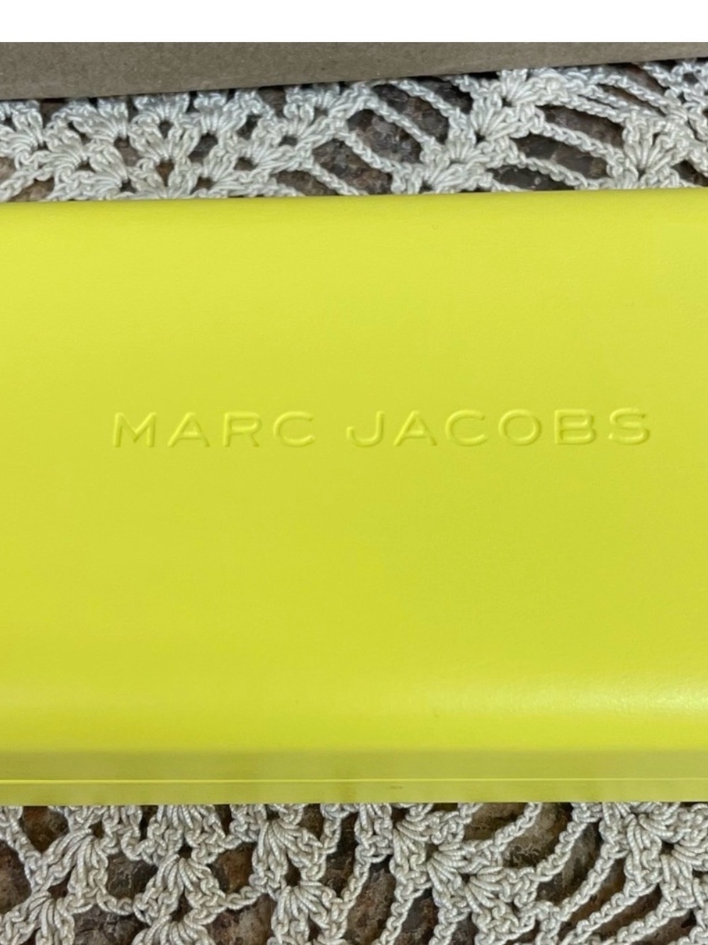 Marc Jacobs White Sunglasses, NWOT, full inclusion  with Yellow Case, dusty - Picture 4 of 7